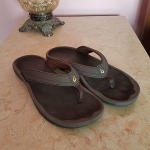 OluKai Ohana flip flops